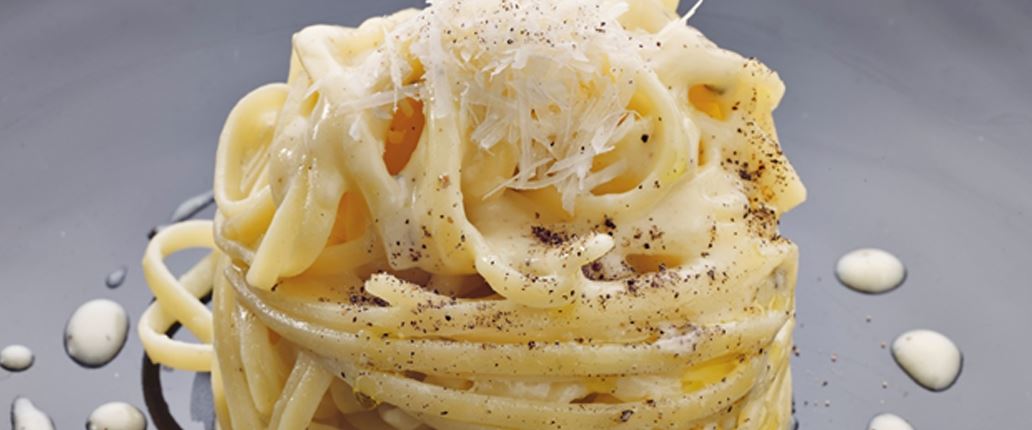 Cheese and pepper spaghetti with Piave Vecchio Selezione Oro cheese